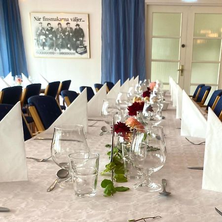 Gullringens Vaerdshus & Hotell Экстерьер фото